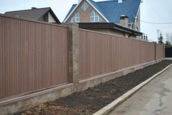 Забор сплошной вертикальный